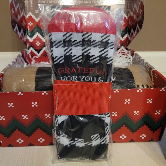 NIB Grateful For You and All You Do Holiday Gift Mug Socks Blanket Christmas - Picture 5 of 10